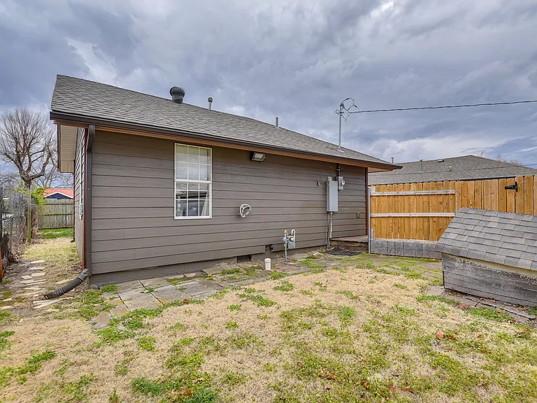 NW 18th St — Photo 10
