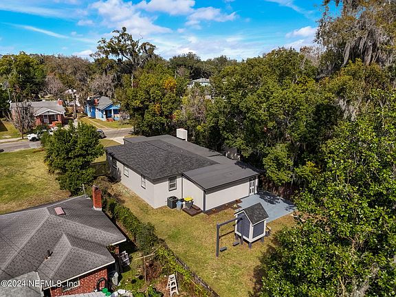 3rd image of 7271 BARBERIE Street