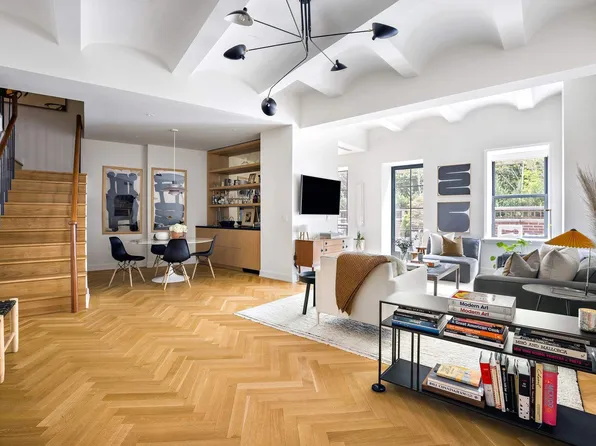 275 West 10th Street image 1 of 17