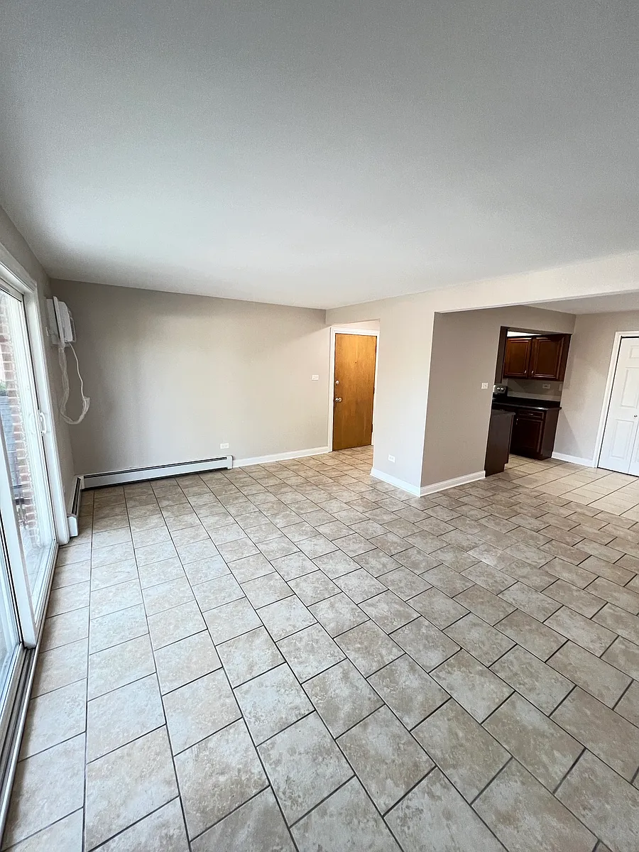 Building Photo - 11055 S Nagle Ave #8