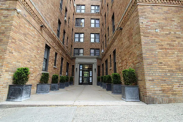 Rented by Bruma Realty LLC | media 20