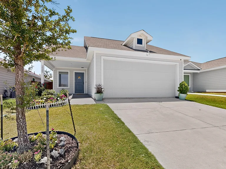 3525 Flicker Ln — Photo 1