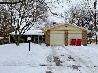 40 Ashley Ln, Champaign, IL