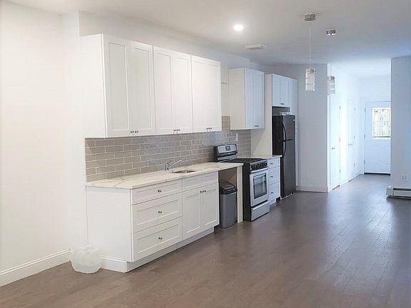 5th image of 1337 Saint Marks Ave