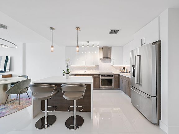 3rd image of 236 Se 5th Avenue #305