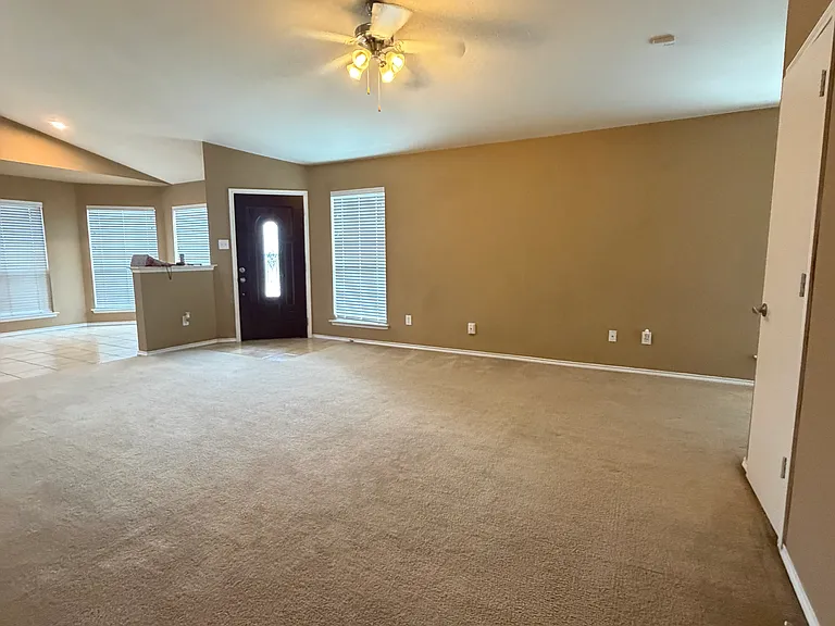 2152 Ingrid Ln — Photo 2