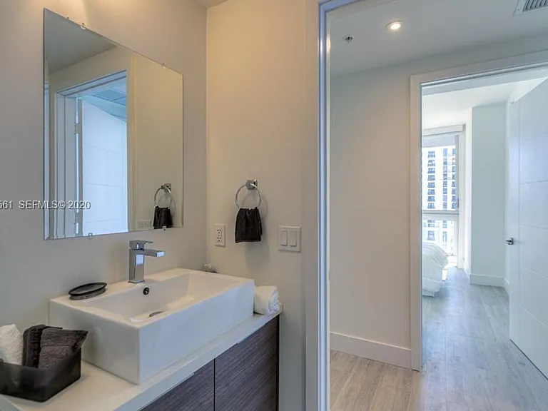 1010 SW 2nd Ave #1901 — Photo 10