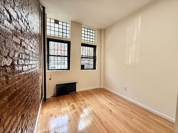 4th image of 221 E 5th St APT 2
