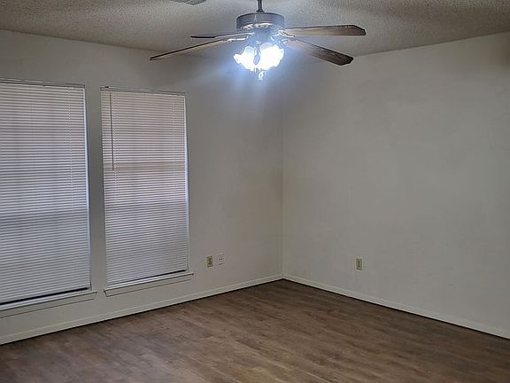 3rd image of 517 Claire Ct