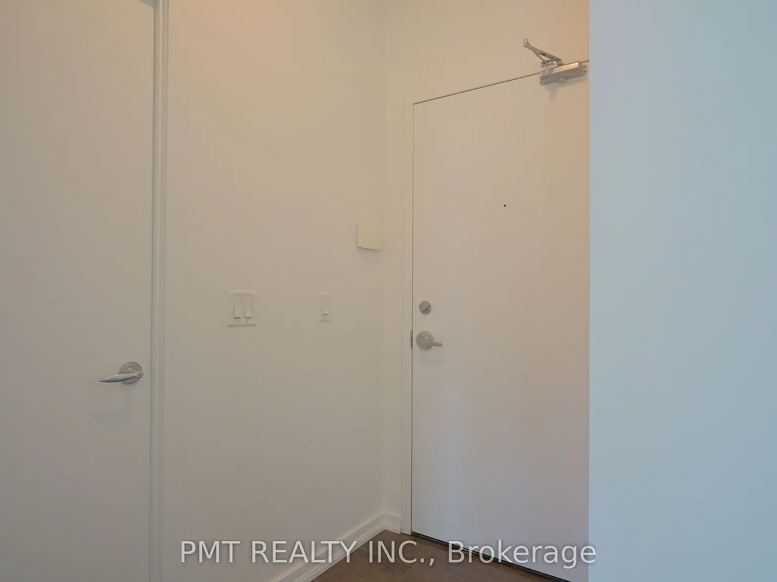 Studio, $2,100 — Photo 2