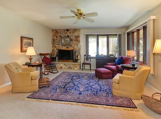 976 Sauganash Dr, Fontana, WI 53125