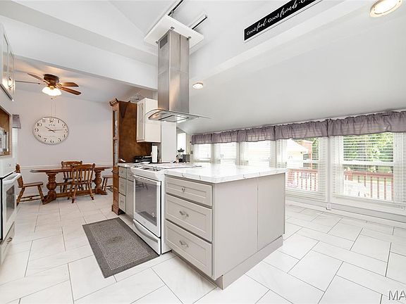 5th image of 1401 Charlotte Dr