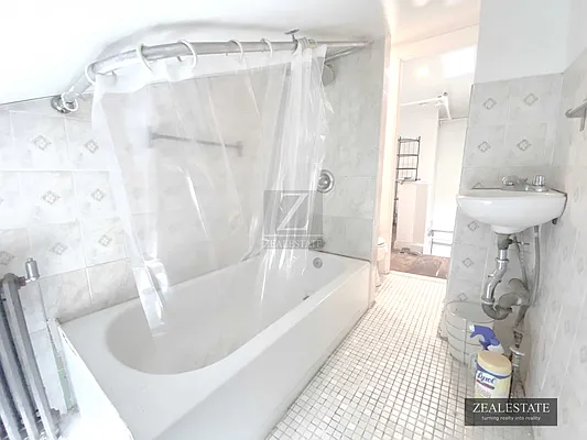 Rented by ZealEstate Group Inc | media 26