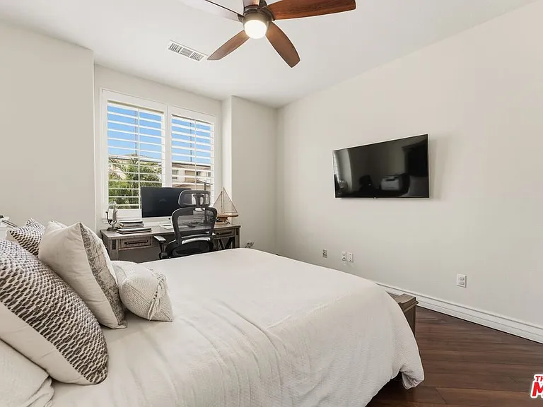 11564 Apulia Ct — Photo 24