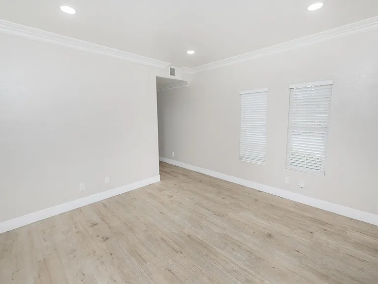 511 Stork St — Photo 34