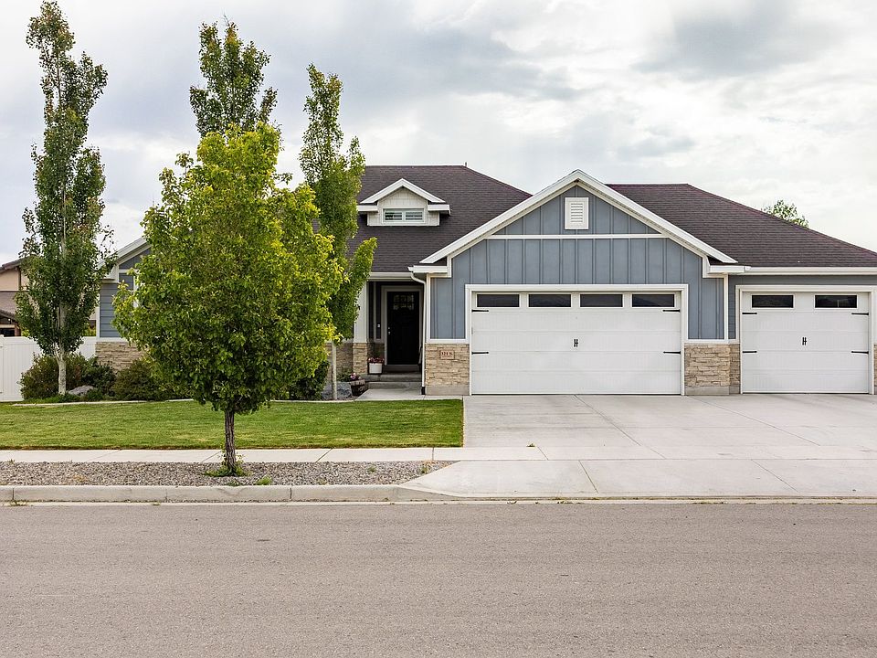 1st image of 321 S Lookout Ridge Dr
