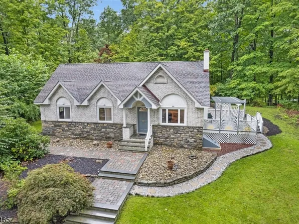 63 Tall Oaks Dr, Hampton Twp., NJ 07860