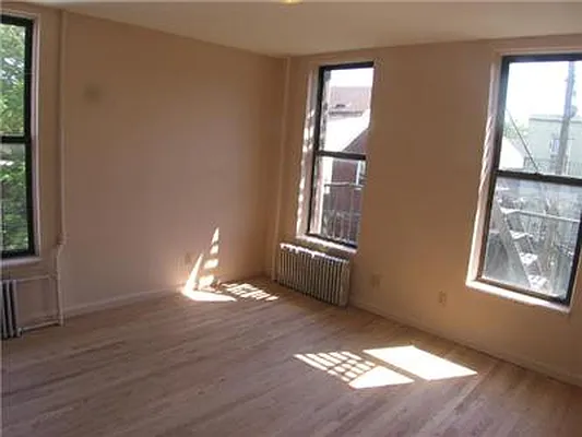 Sold by R New York | media 3