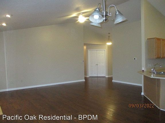 4th image of 227 School House Dr