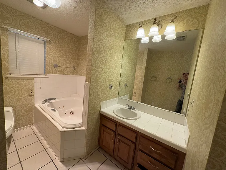 1401 Hillcrest Dr — Photo 17