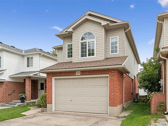 2nd image of 223 Hollyridge Cres