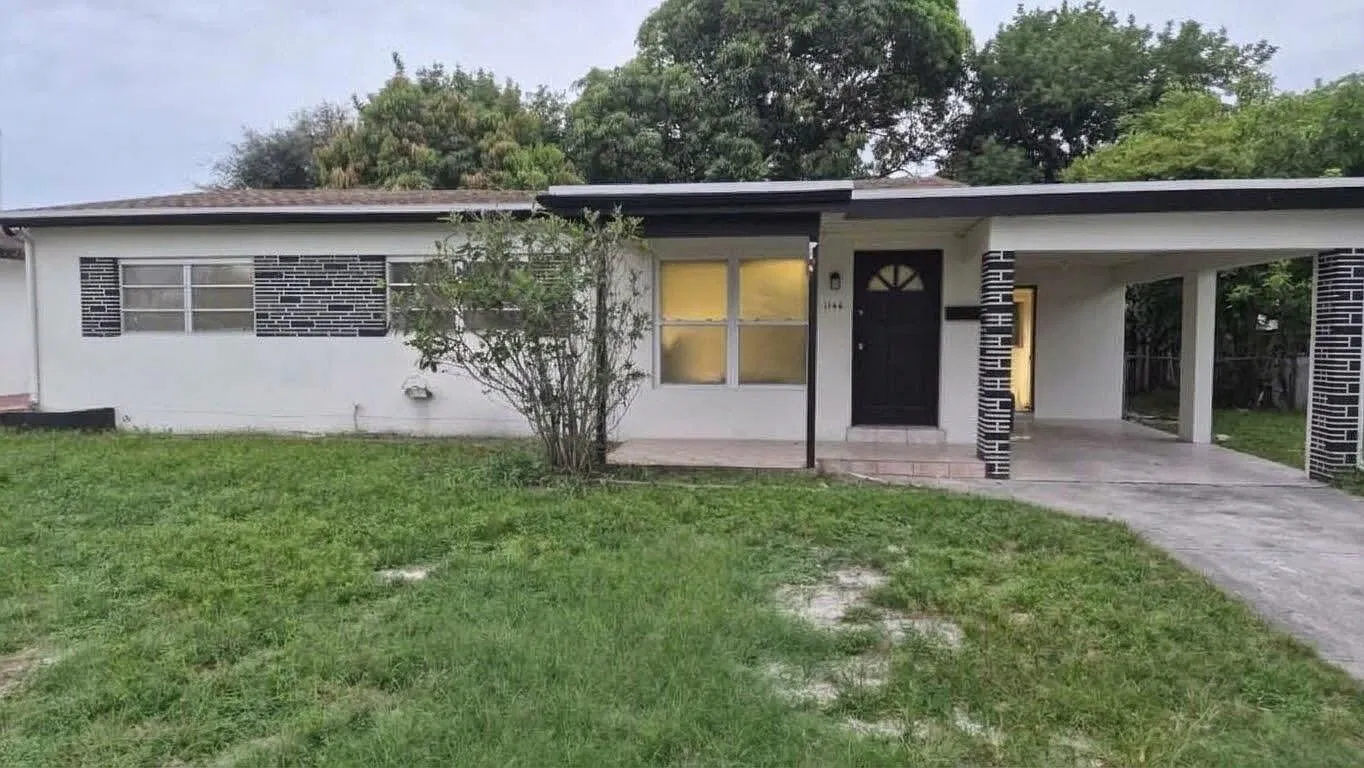 3 bed, 2.0 bath, 1179 sqft, $3,300 — Photo 1