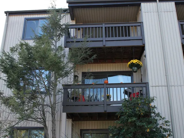 3003 Clubhouse Ct, Poughkeepsie, NY 12603