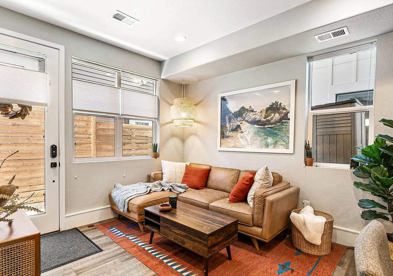 Luxury 1BD, 3BA Berkeley Townhome with Rooftop Deck — Photo 3