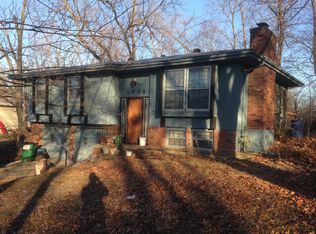 3702 NE 57th St, Kansas City, MO 64119