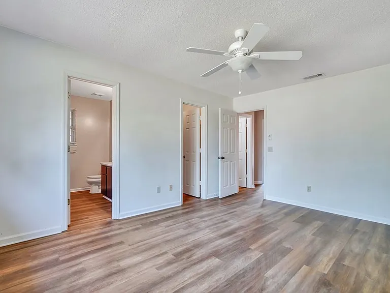 1501 Woodcrest Cir — Photo 11
