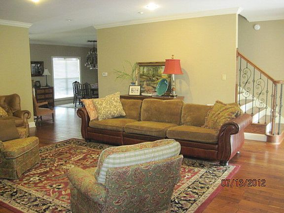 4th image of 103 Redbud Dr