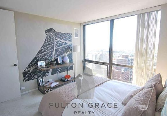 3rd image of 2655 N Lakeview Ave #2905