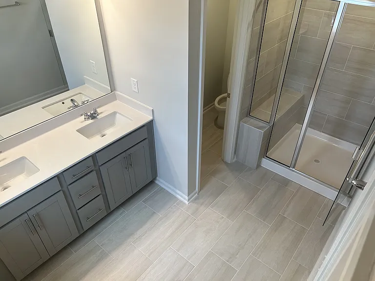 Master Bedroom bathroom
