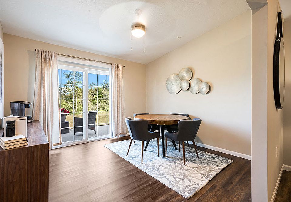 Bonus Space to Use as a Den, Dining Room or Hobby Area