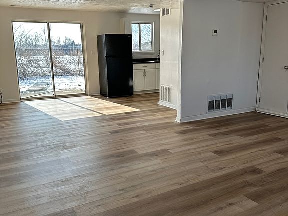 4th image of 600 Commerce Ave NW #452