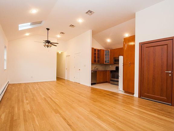 3rd image of 535 Minnieford Ave #1