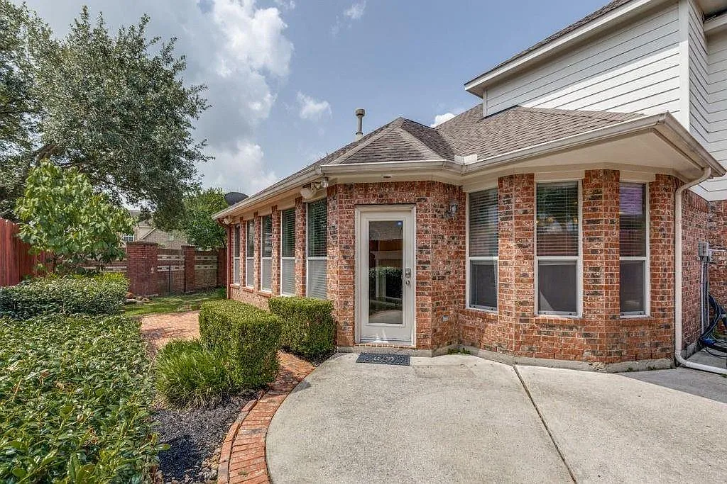 4 bed, 3.5 bath, 4230 sqft, $3,550 — Photo 1