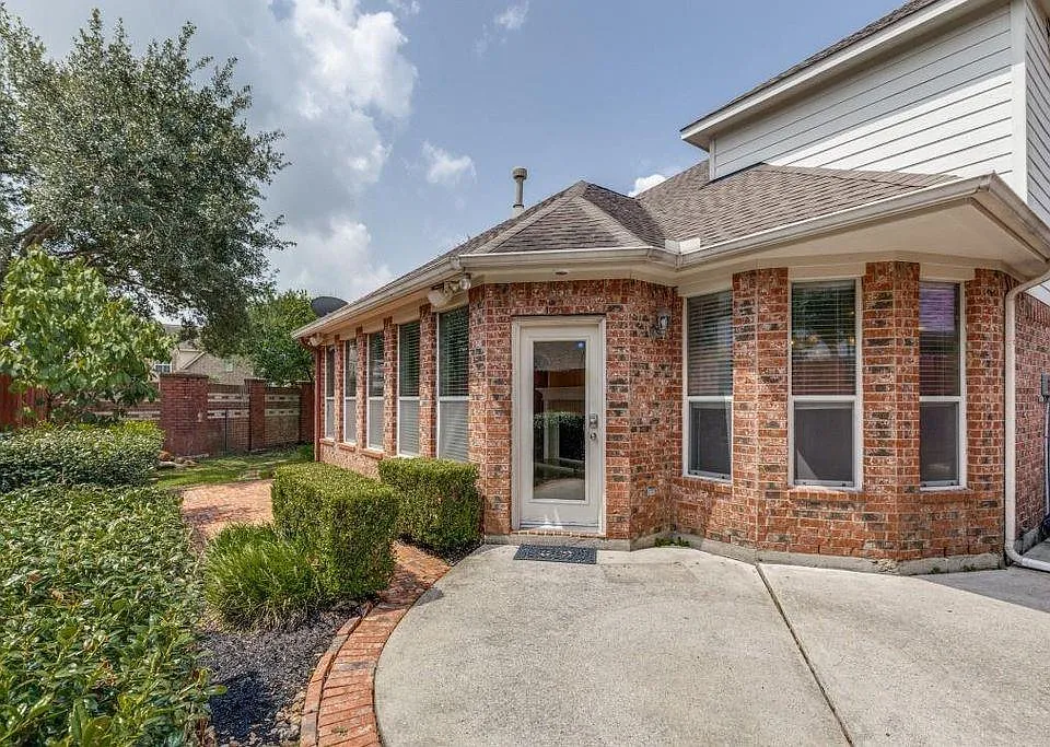 16102 Buckhead Ct