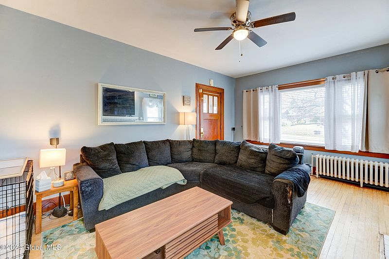 3rd image of 404 Walnut Street