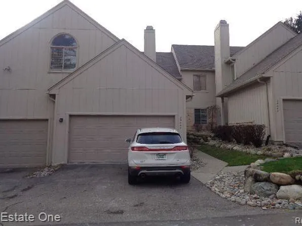 29441 Laurel Dr, Farmington Hills, MI 48331
