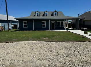 705 S Butler St, Karnes City, TX 78118