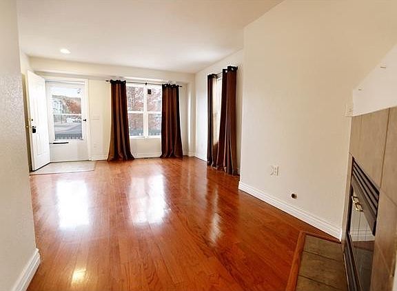 4th image of 1898 Oakcrest Cir #1-O
