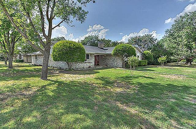 1st image of 706 Carleton Dr