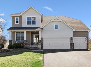 1608 Aspen Dr, Carver, MN 55315