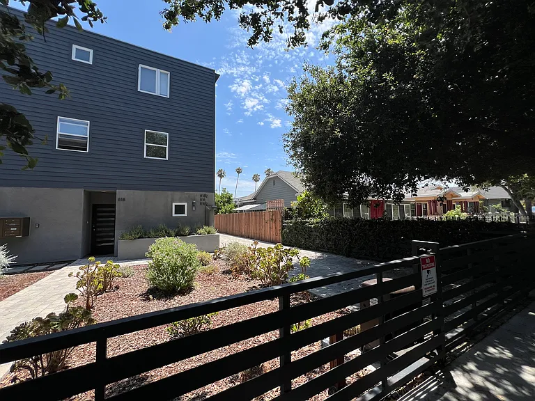 816 N Harvard Blvd — Photo 16
