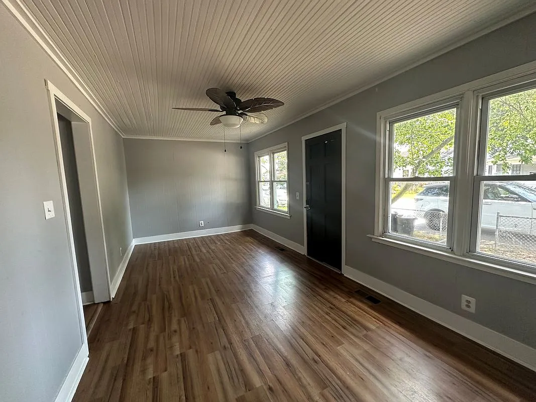 3 bed, 2.0 bath, 1500 sqft, $2,400 — Photo 4