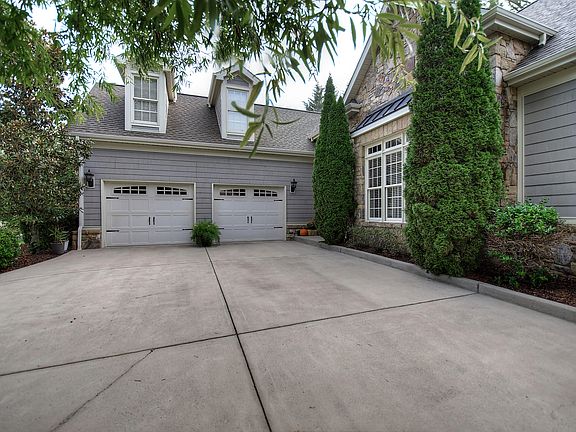 4th image of 1858 Villa Ct