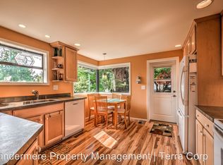 2704 17th St, Anacortes, WA 98221