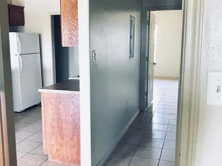 2201 E Travis St #108 — Photo 7