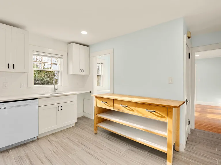 18 Acorn St — Photo 12